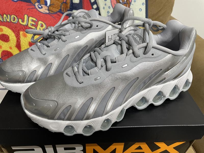 NIKE W AIR MAX DN8 WOLF GREY/METALLIC SILVER-OFF WHITE（ナイキ