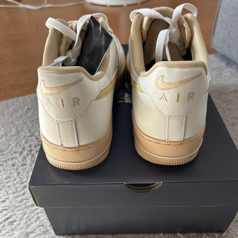 売り切り❗大幅値下げ❗新品NIKE　AIR FORCE 1　④ NIKE WMNS AIR FORCE 1 '07 LV8 SAIL/GORGE GREEN-SESAME-PEARL WHITE
