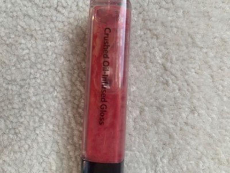 Crushed Oil-Infused Lip Gloss