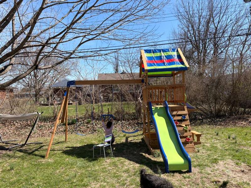 Backyard Discovery Northbrook Parco Giochi | Incl altalene / scivolo / sabbiera / tavolo da picnic | Casetta di legno con piano per uso esterno in | Leroy Merlin