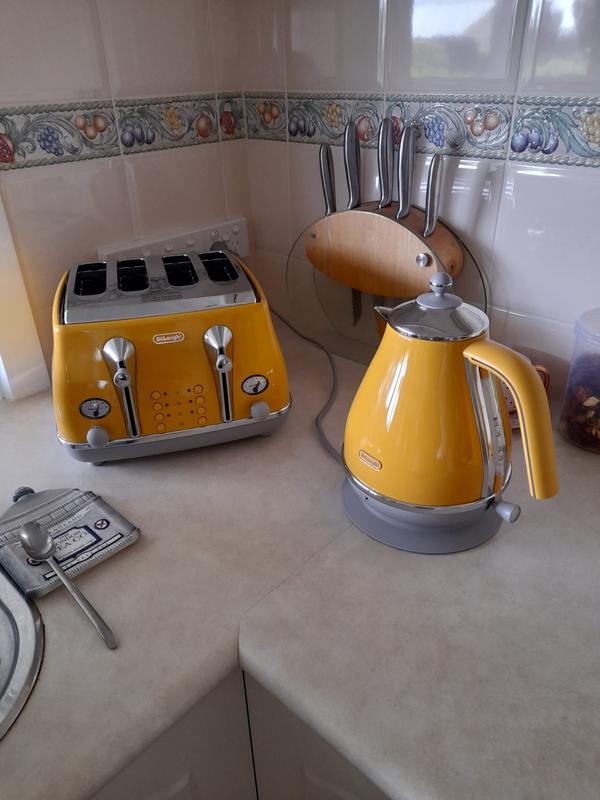 Delonghi yellow deals kettle