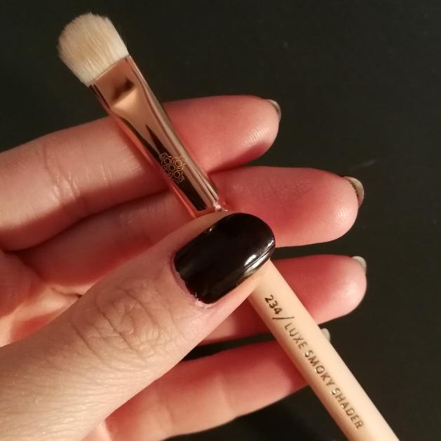 Zoeva Rose Golden Vol 2 234 Luxe Smoky Shader Brush At Beauty Bay