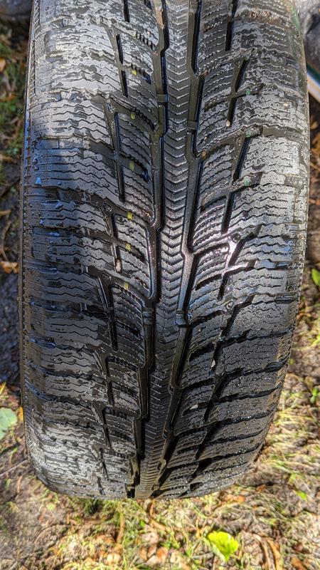 BF Goodrich Winter T/A KSI 50/225/R17