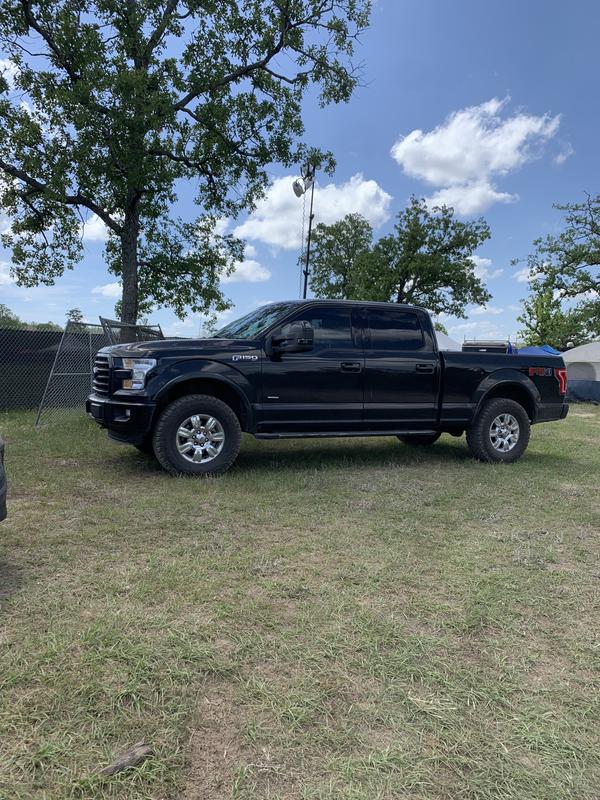 Photo on my current truck. Size is 35x12.5r18