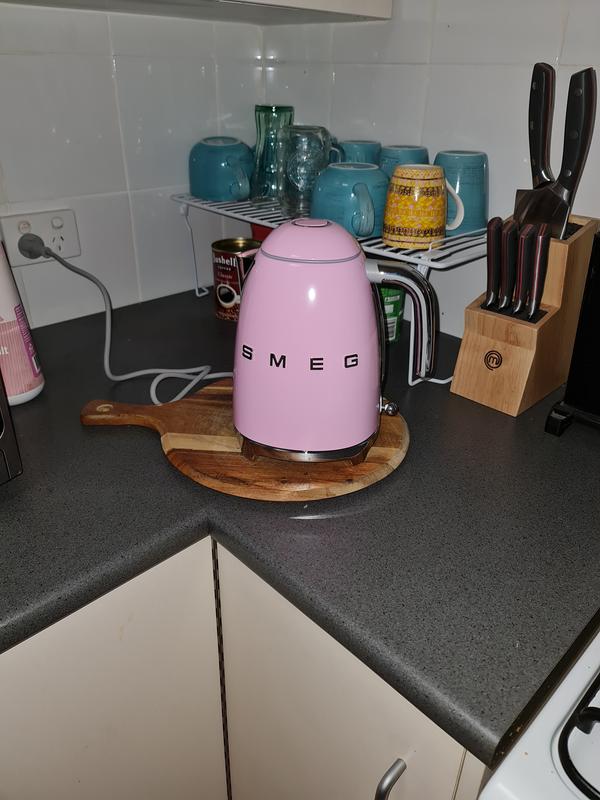 Smeg KLF03PKUS Pink 50's Retro Style Aesthetic Electric Tea Kettle