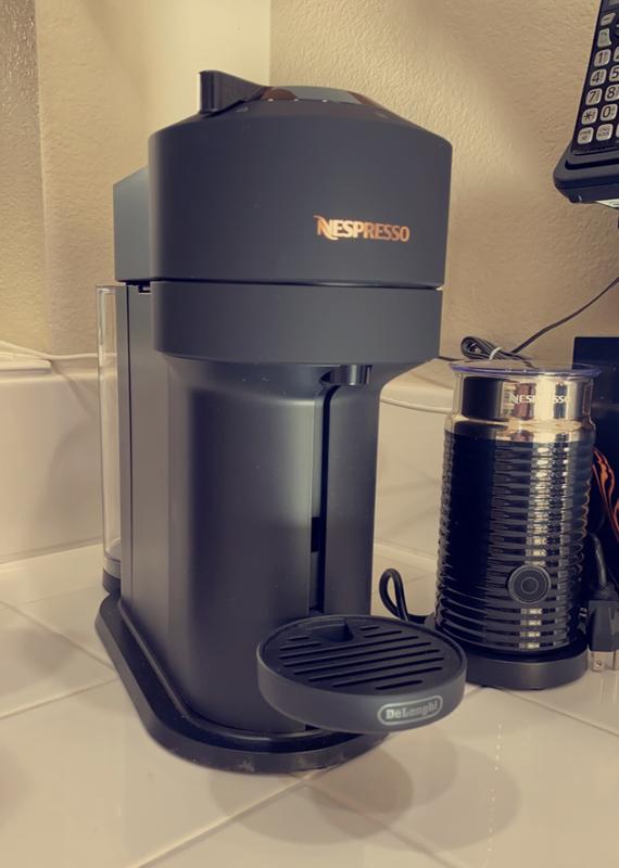 Machine à Café Nespresso Vertuo Next De'Longhi - Avec Wi-Fi/Bluetooth, Système Centrifusion, 5 Tailles De Café - Noir Mat