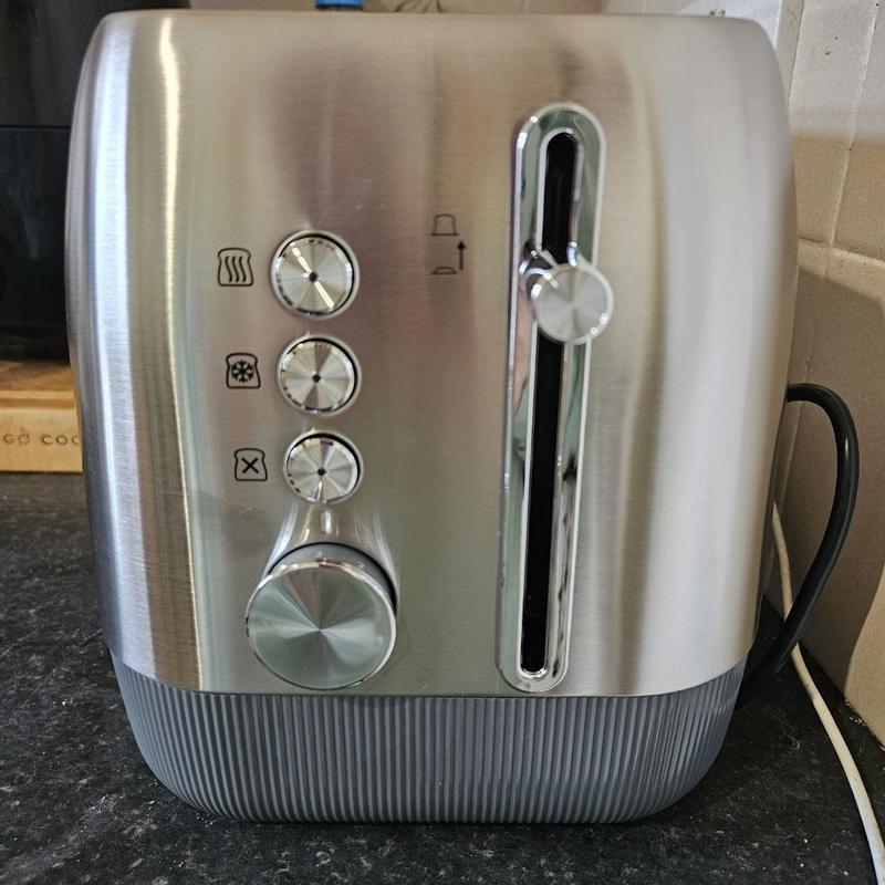 Breville Edge Deep Chassis 2-Slice Toaster Toasts All the Way to