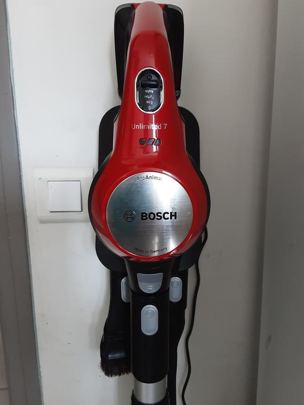 Aspirateur balai rechargeable 18v rouge Bosch BBS711ANM