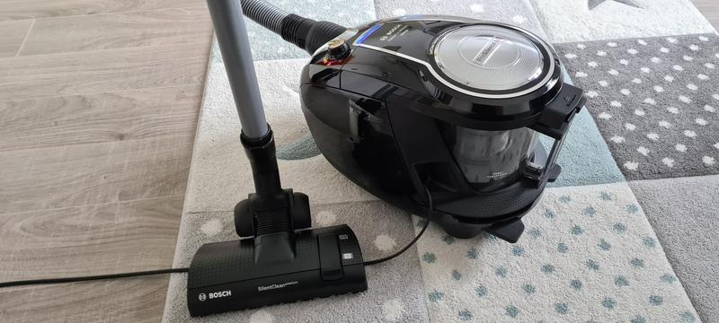 ASPIRATEUR TRAINEAU SANS SAC BOSCH PRO