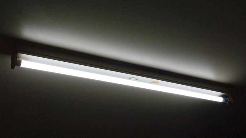 Fluorescent light fittings deals bunnings