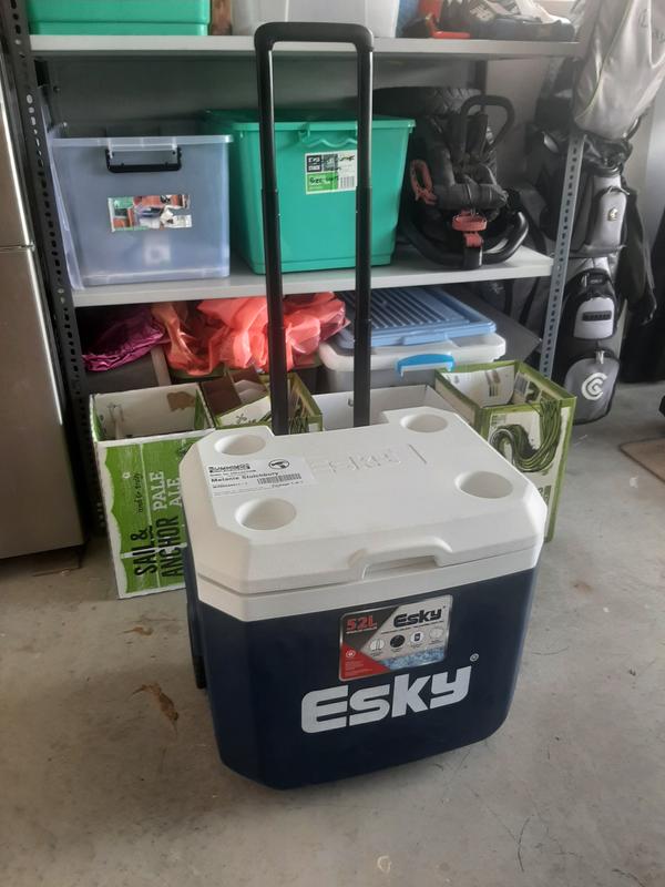 Esky 52l store wheeled hard cooler