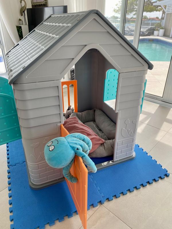 Plastic playhouse sale bunnings