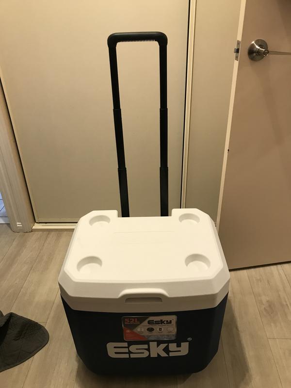 Esky 52l store wheeled hard cooler