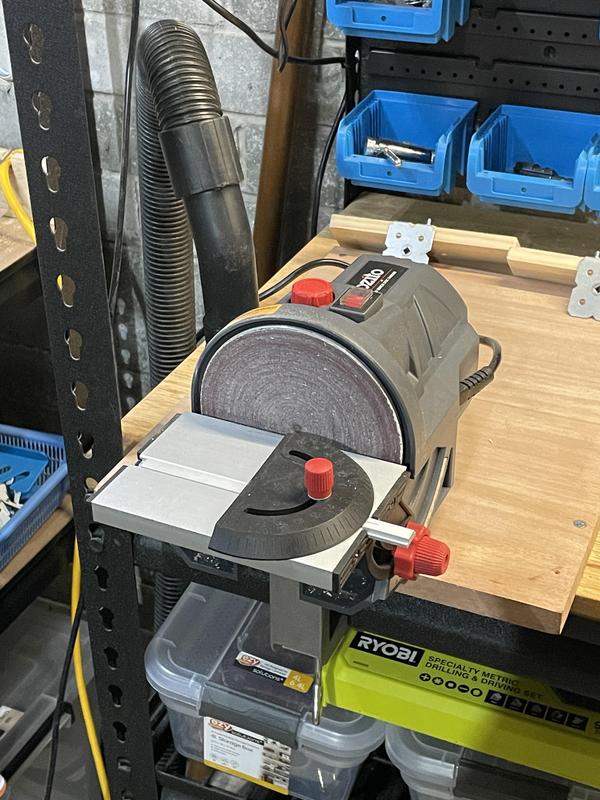 Mini bench outlet sander