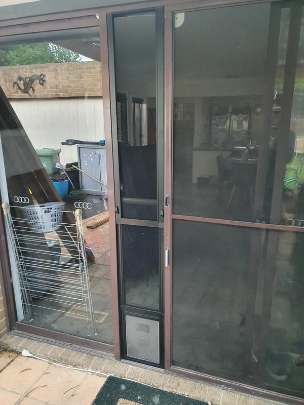 Dog door clearance sliding door bunnings