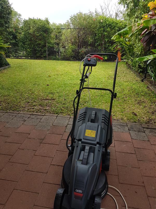 Ozito 1200w discount 305mm lawn mower