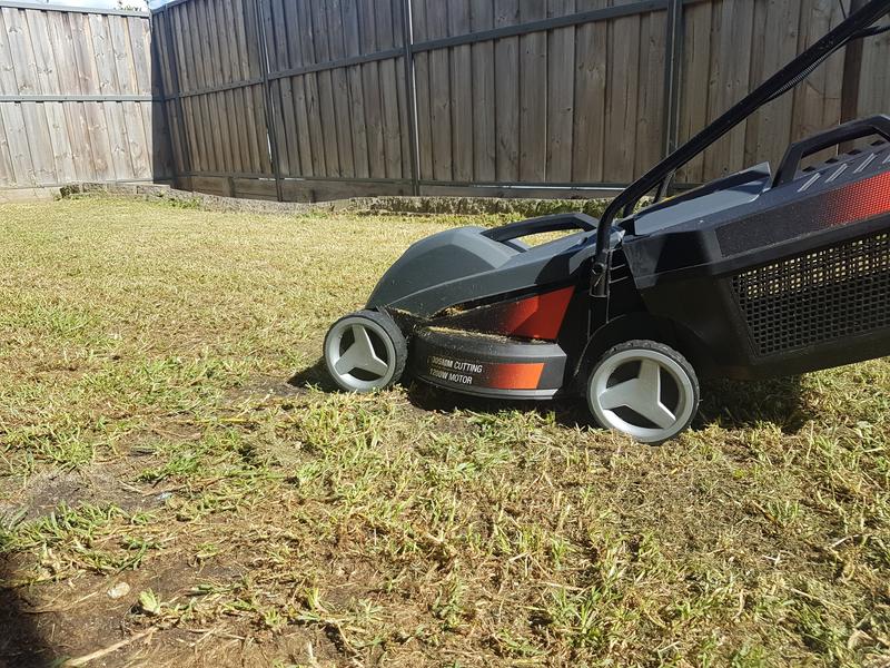 Ozito lawn best sale mower 1000w