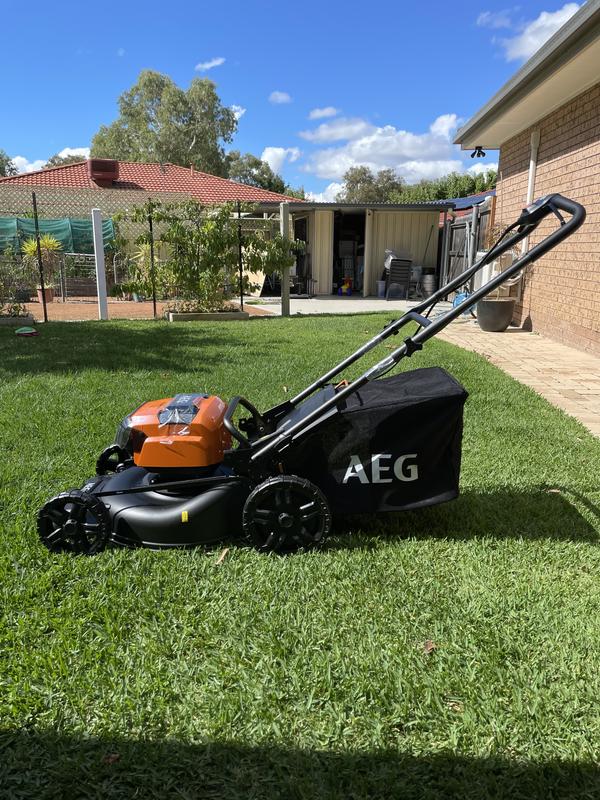 Aeg 36v best sale lawn mower review