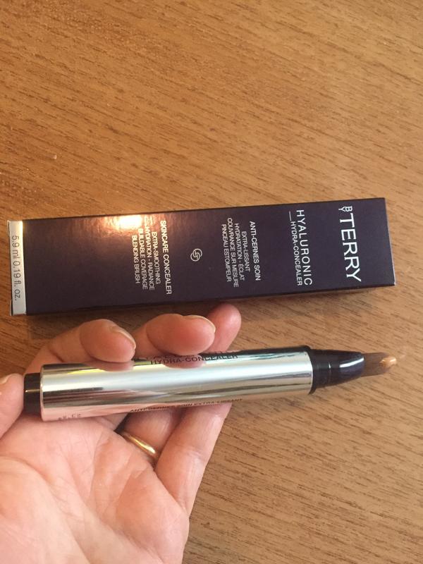 by terry hyaluronic hydra concealer