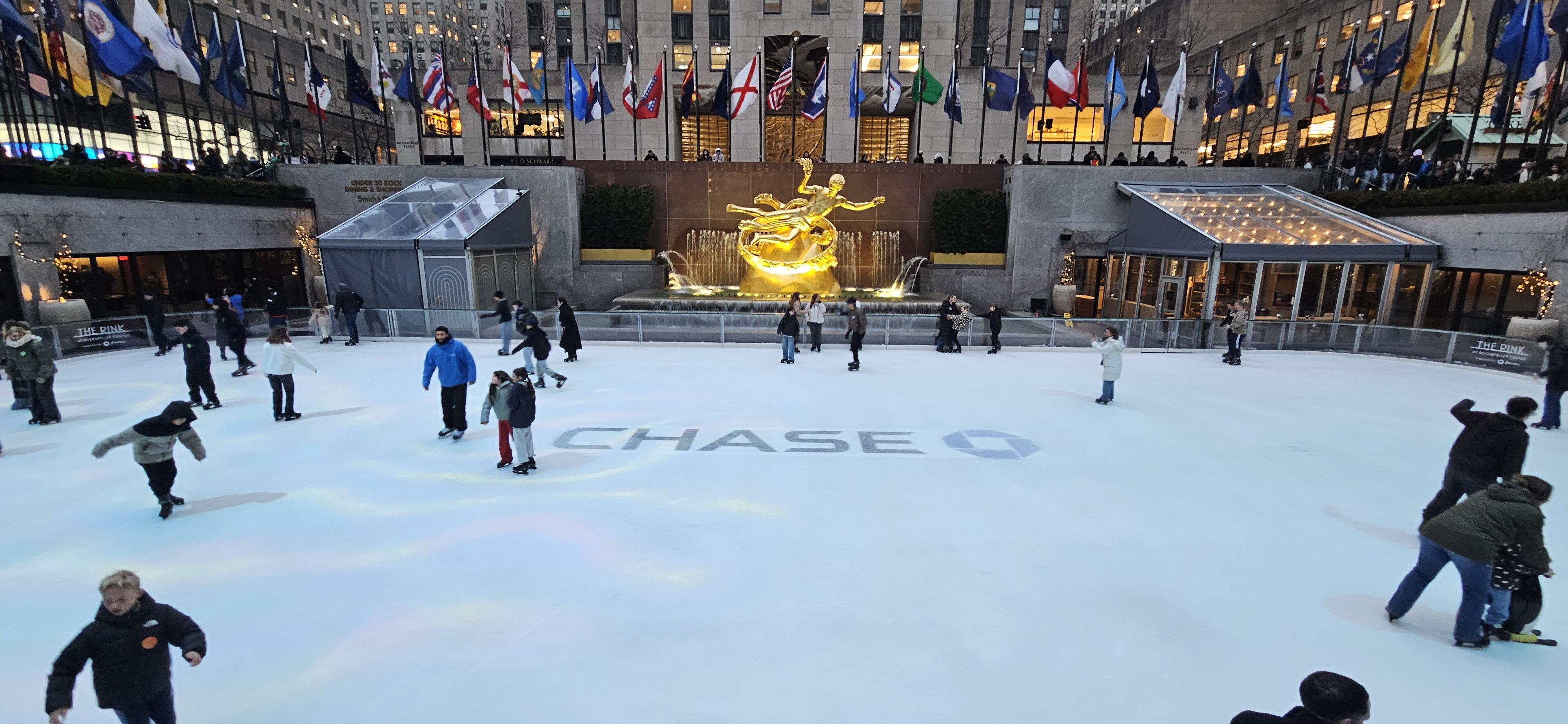 ロックフェラー・センターのスケートリンク | ニューヨーク パス®