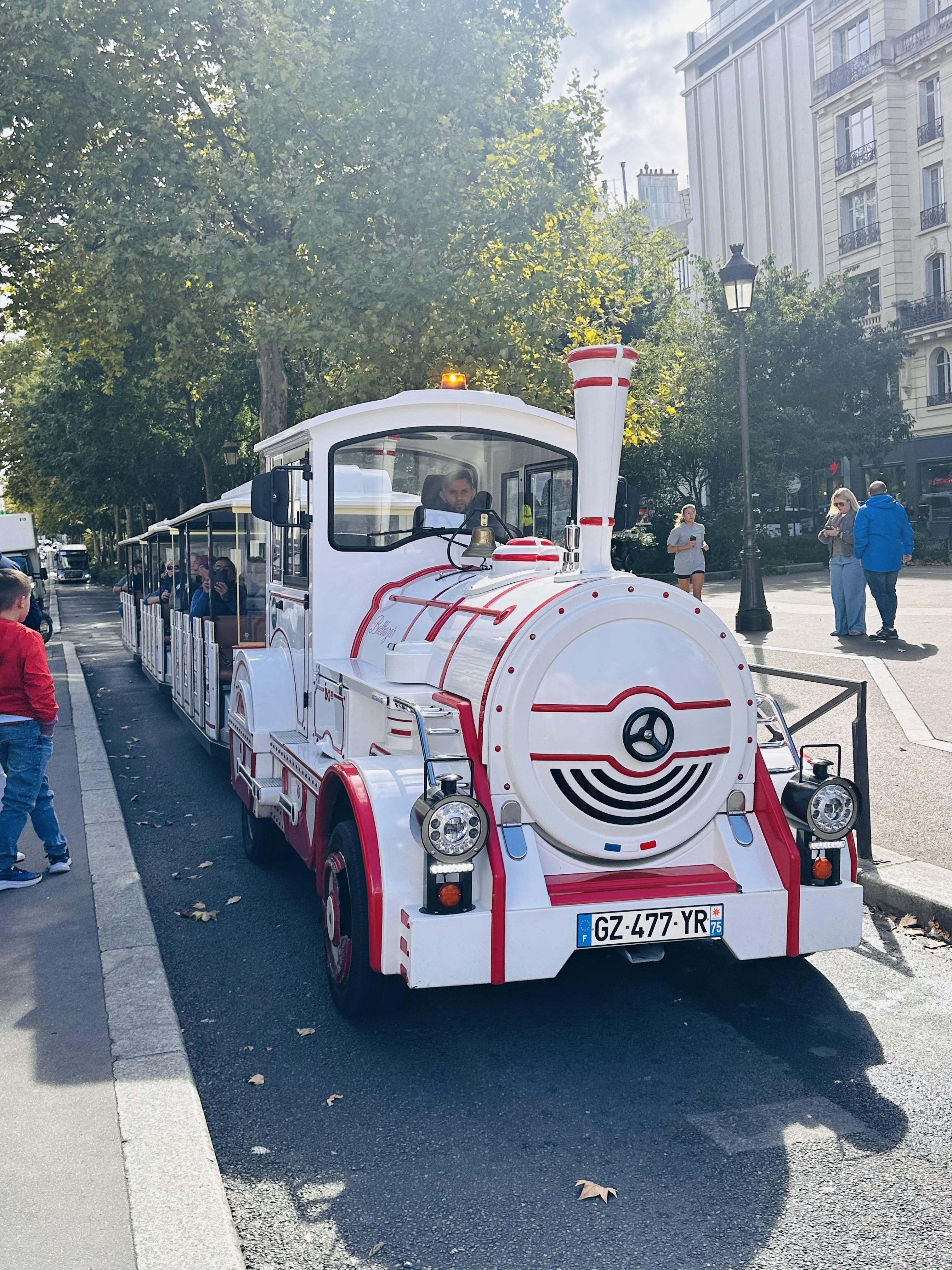 モンマルトルのプチトラン | Go City®