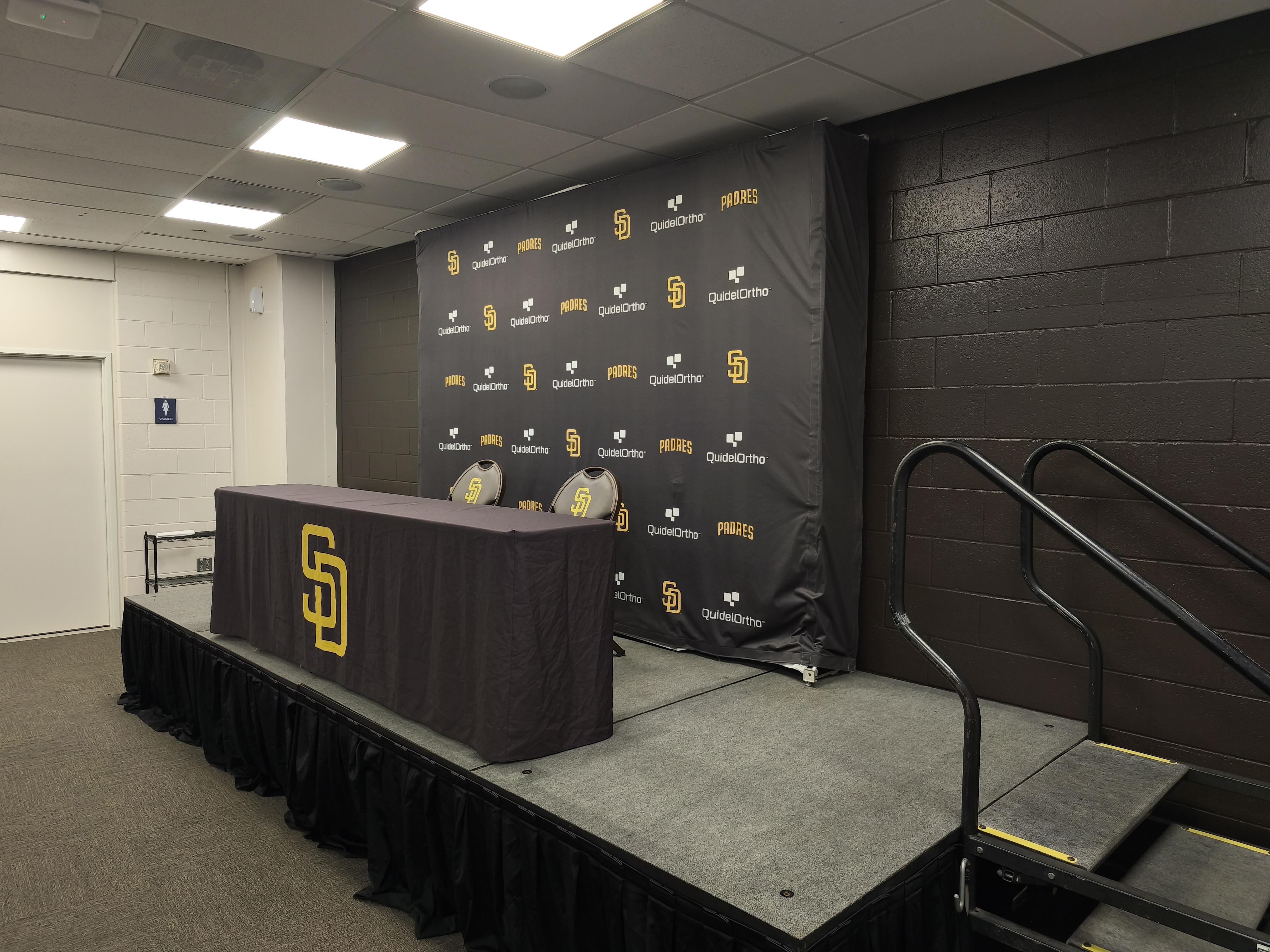 サンディエゴ・パドレス本拠地 - ペトコパーク ツアーズ | 入場料込み