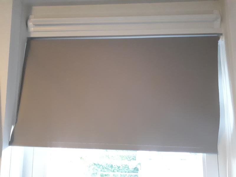 vidaXL Rolgordijn verduisterend 150x150 cm stofbreedte 146,6 cm grijs