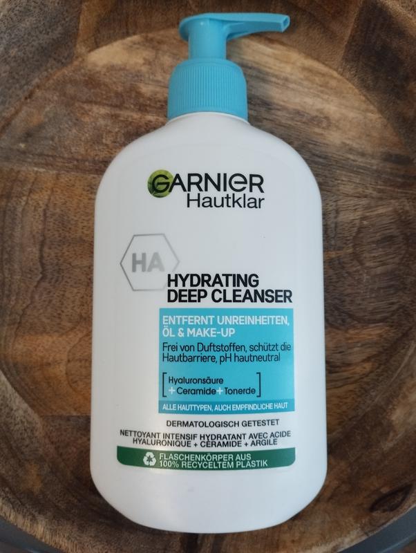 Der neue Hautklar Hydrating Deep Cleanser von Garnier in der praktischen Pumpflasche