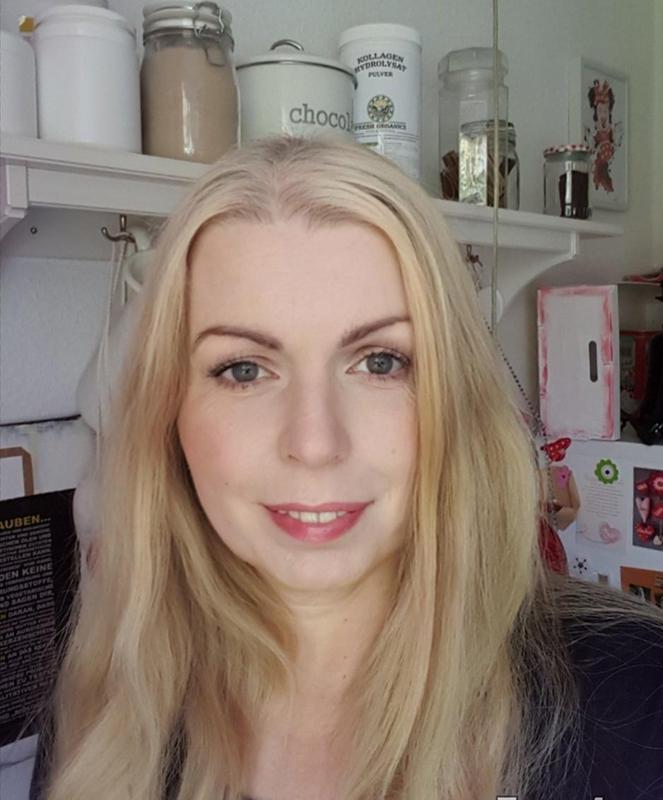 Olia Hellblond