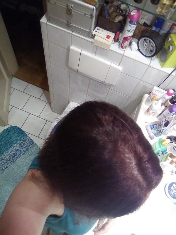Die Haarfarbe frisch nach dem Färben