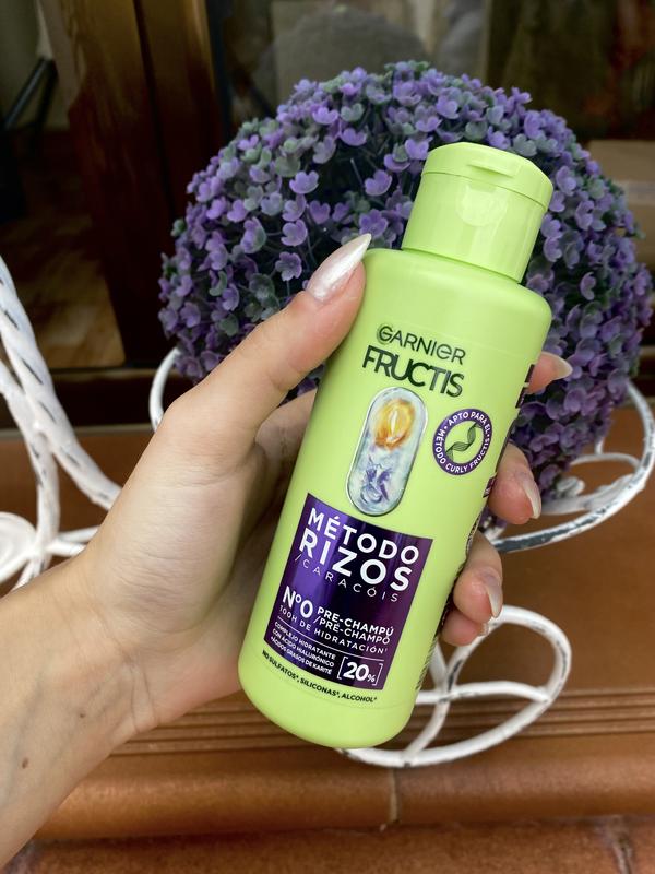 El pre-champú me ha sorprendido bastante. Nunca había utilizado uno y la verdad es que solo con este paso ya notas el cabello bastante más hidratado.