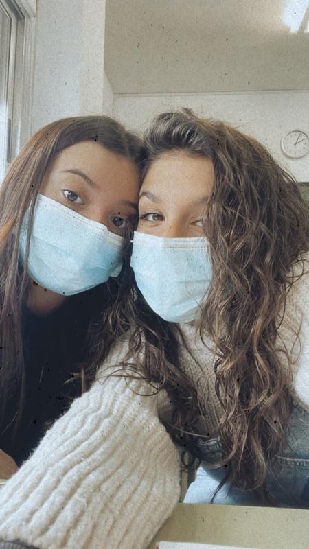 Con mi amiga un día de instituto incluyendo el producto en la rutina