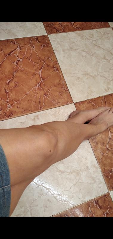 Piernas bronceadas con la Mousse de Delial