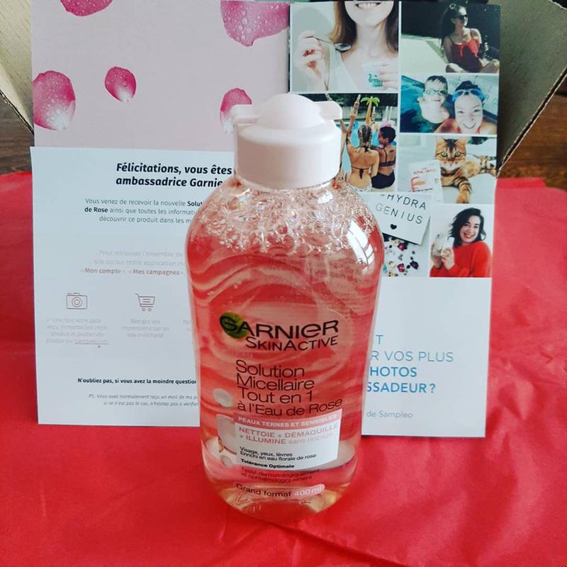 Eau micellaire tout en un à l'eau de rose
