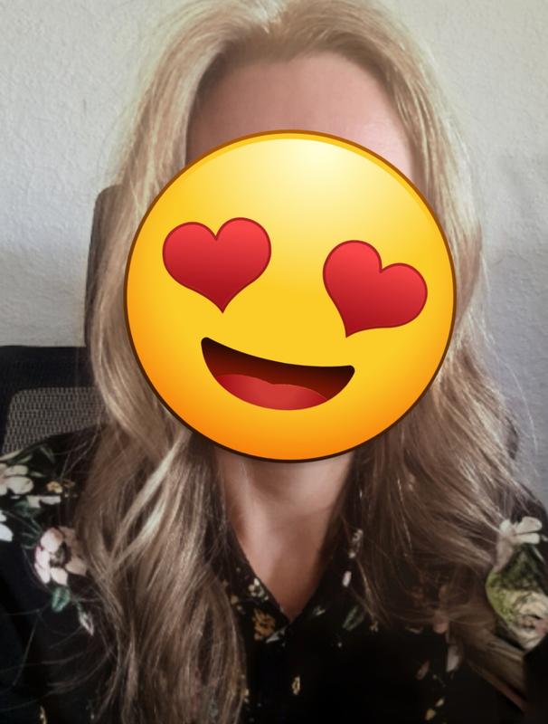 teinte blond foncé café crème sur cheveux poivre et sel