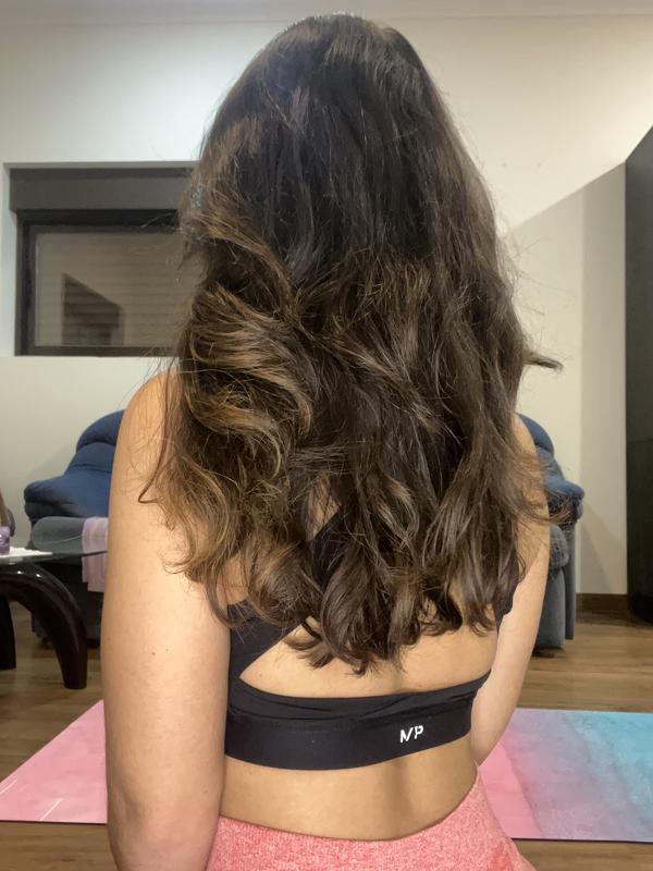 Comparado com o que era, apenas com uma utilização, o meu cabelo ficou MUITO mais brilhante e macio!! A fotografia não reflete o quao brilhante está na realidade.