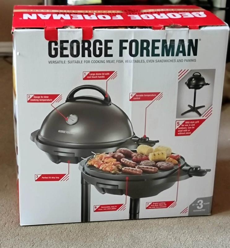 George Foreman Indoor/Outdoor Electric Grill, 15-Serving, black &  GFA0240RDCG Round Grill Cover, Gray