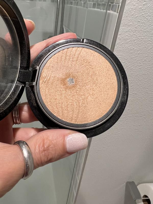 Armani luminous discount silk powder swatches