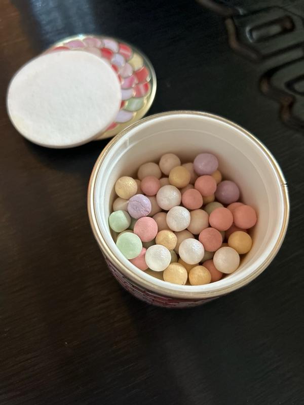Météorites ⋅ Light-Revealing Pearls Of Powder ⋅ GUERLAIN