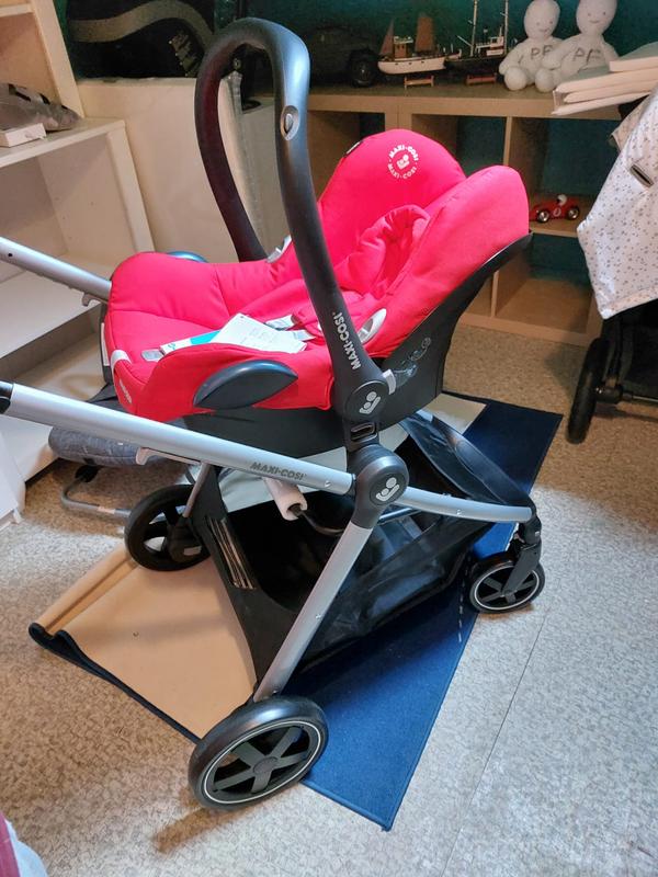 MAXI-COSI Poussette 2 en 1 Zélia, nacelle intégrée, 4 roues, de la  naissance à 3,5 ans, Nomad Red - Cdiscount Puériculture & Eveil bébé
