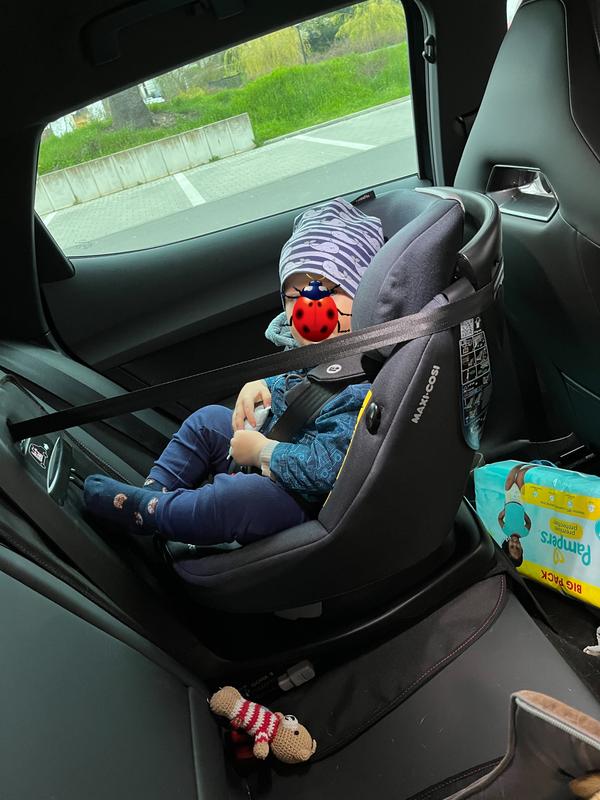 Maxii-Cosi AxissFix - the new i-Size swivel toddler car seat