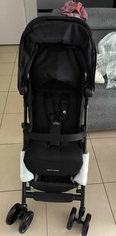 Maxi Cosi Lara lightweight compact pushchair useable from birth