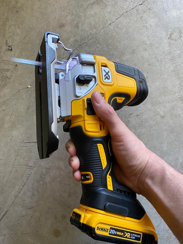 Easy to reach controls with one hand