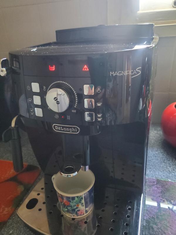 MAGNIFICA XS ECAM22110SB | De'Longhi US