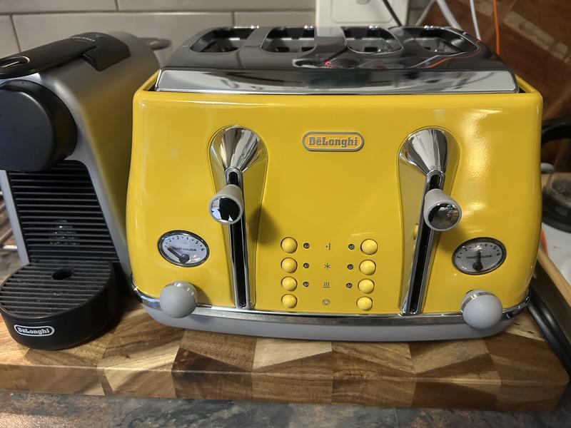 De'Longhi Icona Capitals New York Slice Toaster in Yellow