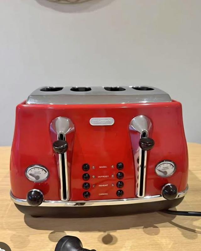 Icona Capitals 4 Slice Toaster Red CTOC4003.R | De'Longhi AU
