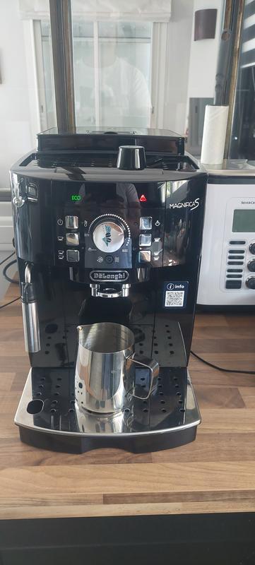 MAGNIFICA XS ECAM22110SB | De'Longhi US