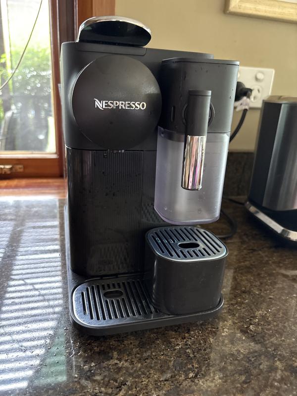 Nespresso Lattissima One, Black EN510B | De'Longhi CA