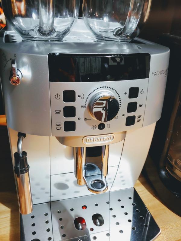Magnifica XS Espresso Machine ECAM22110SB | De'Longhi US