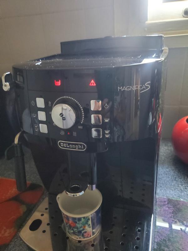MAGNIFICA XS ECAM22110SB | De'Longhi US